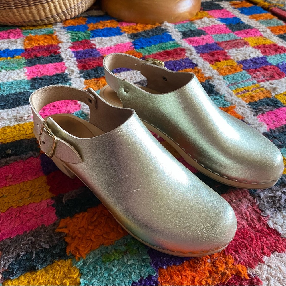 Bryr Metallic Gold Leather Clogs